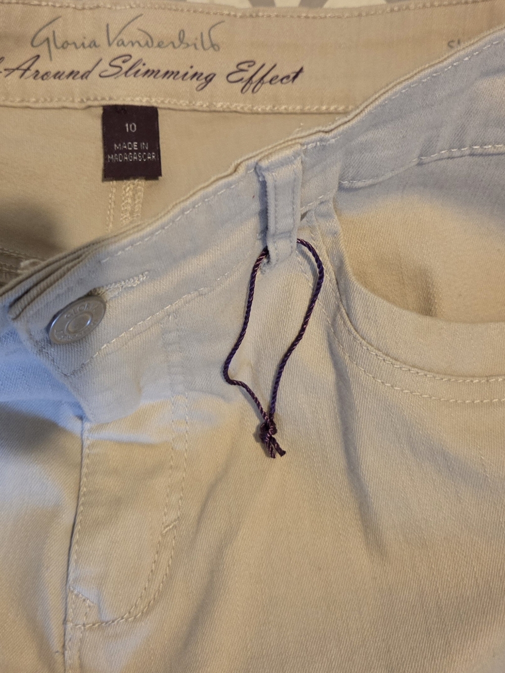 Gloria Vanderbilt Around Slimming Effect Light Beige Capri